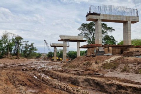 Ponte no Rio Ivaí entre São Carlos do Ivaí e Japurá entra em nova fase de concretagem