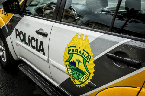 Motorista de carro bate em motocicleta no Centro de Paranavaí, tenta fugir e acaba na delegacia após briga