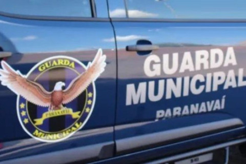 Mãe e filho são detidos por forças de segurança no fim da tarde desta segunda-feira em Paranavaí