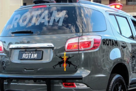 Homem tenta fugir da Rotam e tem motocicleta apreendida no Jardim São Jorge, em Paranavaí