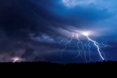 Inmet emite alerta vermelho para tempestades com ventos de até 100 km/h no Paraná nesta sexta (23)